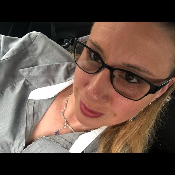 Meet your Posher, Amy - Picture 2 of 8